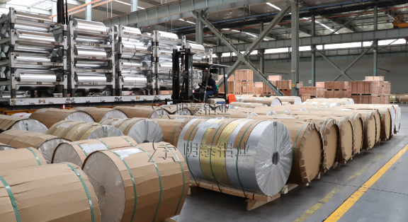 食品 / 医药 / 工业用 8011 铝箔卷 金年会上市企业直销 定制报价 + 快速交期